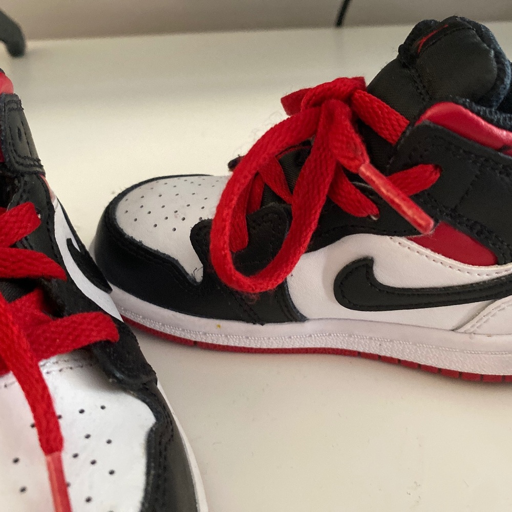 Jordan air 1 mid